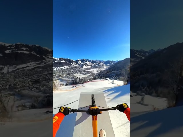 Downhill en una pista de esquí 🚲❄️