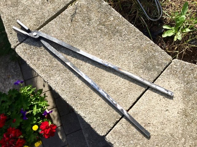 Making Simple Blacksmith Tongs - mistakes and all :-)