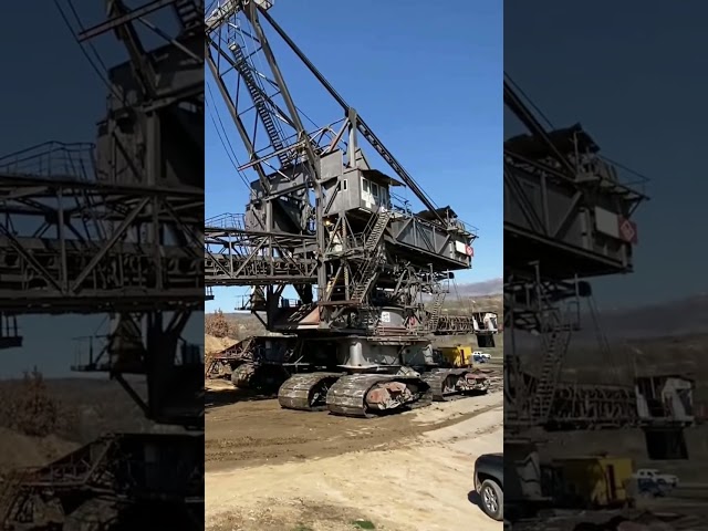 Amazing Bucket Wheel Excavator Moving