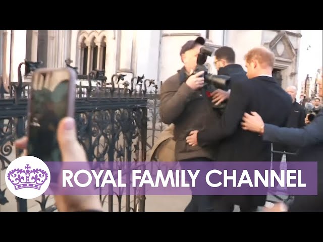 Harry's Awkward Run-In with Photographer as he Arrives At Court