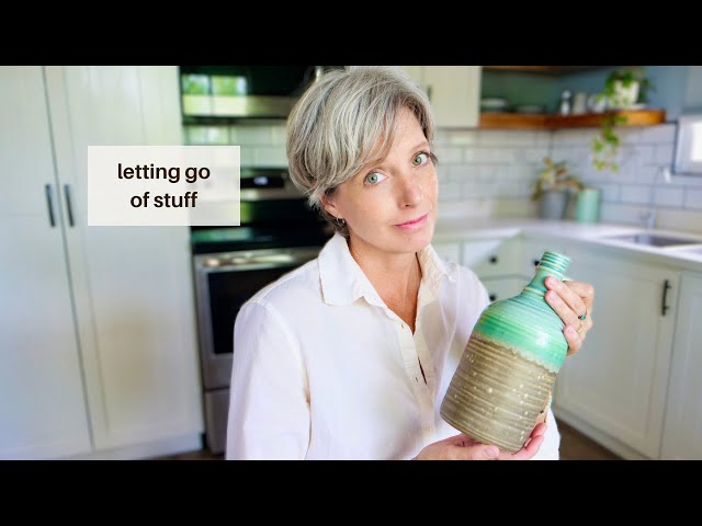 How to Let Go of Your Stuff ~ Minimalist Decluttering Tips