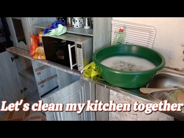Simple Living: Cleaning My Kitchen