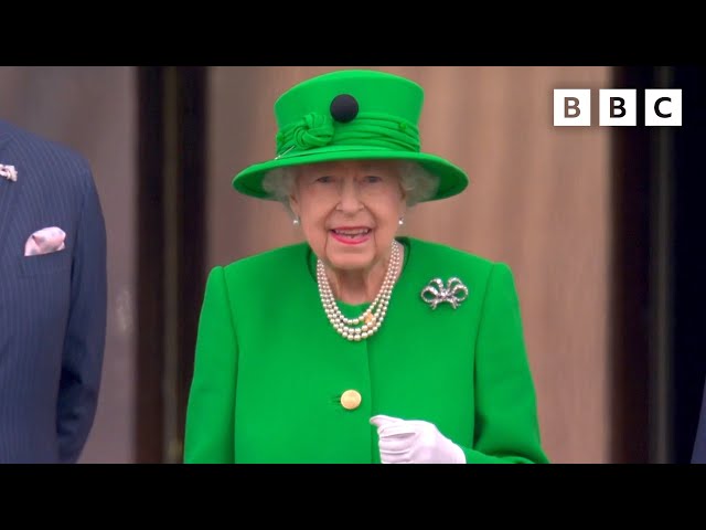 The Queen's Platinum Jubilee Appearance on Buckingham Palace Balcony | BBC