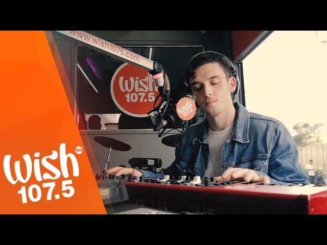 Lauv sings "I Like Me Better" LIVE on Wish 107.5 Bus