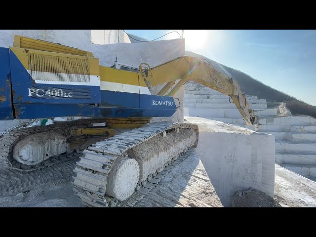 Skilfull Operators Working On The Biggest Marble Quarry In Europe - Birros Marble Quarries