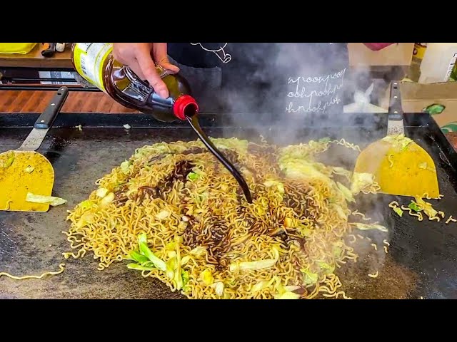 Japanese Street Food - Fried Noodles Yakisoba 焼きそば