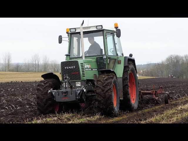 Fendt Farmer 310 LSA in the field Plowing