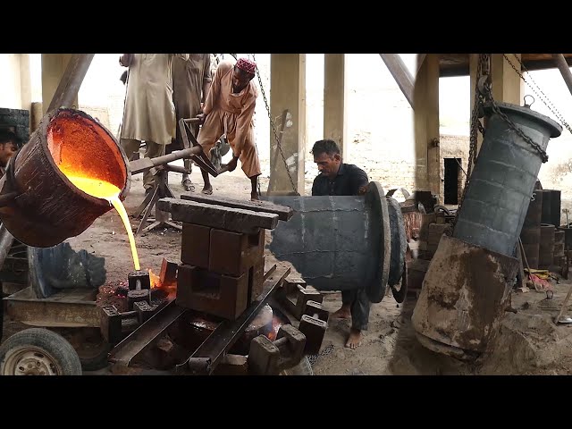 Huge Metal Casting process of Making Huge Iron Pipe