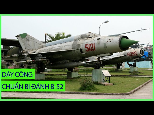 UNBOXING FILE: Bộ đội Không quân Việt Nam dùng máy bay vận tải làm mục tiêu để tập công kích B-52