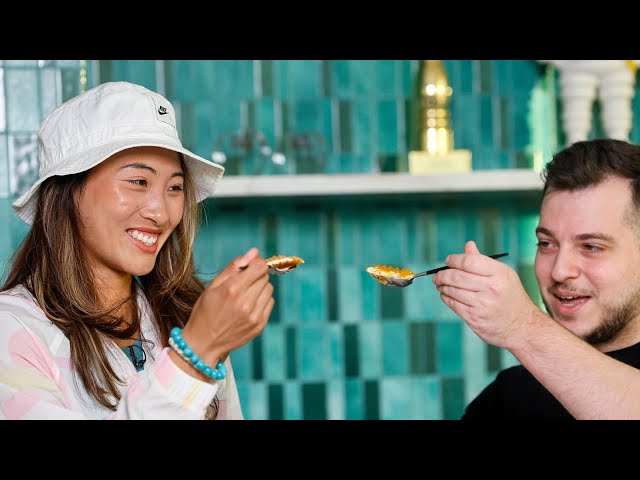 Zheng Qinwen learns about Middle Eastern dishes from Michelin chef Solemann Haddad