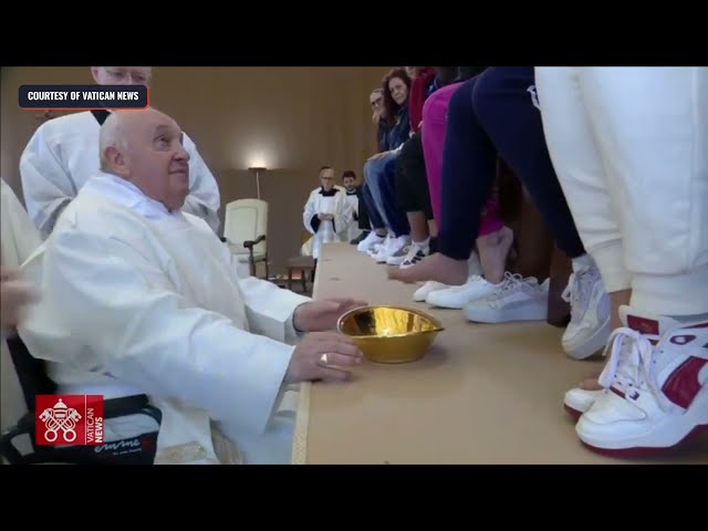 Women inmates cry as Pope Francis washes their feet on Maundy Thursday