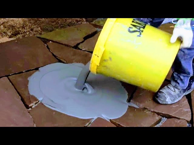 HOW TO LAY+GROUT FLAGSTONE SLABS | PRO GROUTING NATURAL STONE SAND JOINTS |MASONRY PATIO PAVERS WORK