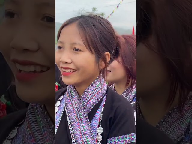 Các cô gái Lào xinh tươi vui lễ hội té nước