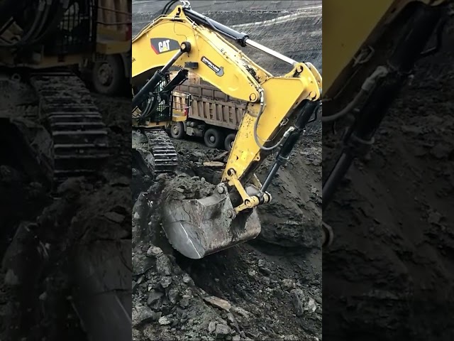 Caterpillar 6015B Excavator Loading Trucks - #shorts