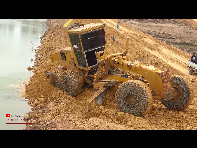 Amazing Extreme Heavy Truck Recovery Help Bulldozer Operating Operators
