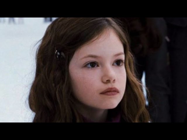 Renesmee From Twilight Is Nearly 20 Now And Straight Up Gorgeous