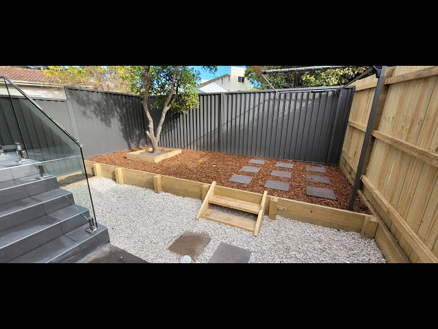 Garden Edge Ideas - Garden Border Ideas - Raised garden bed - Small landscape Ideas - Timber Edge