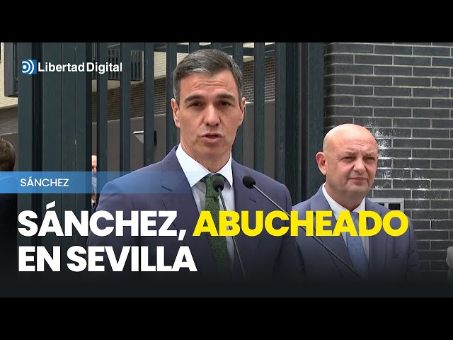 Sánchez, abucheado en Sevilla: "Escuchadme, que tengo cosas que decir"