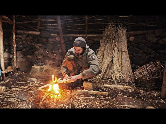 FIXING SMOKY ROUNDHOUSE? - Medieval Bushcraft Build in the Woods (Ep.20)