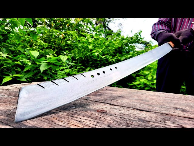 KNIFE MAKING - FORGING A 0.84 M MACHETE FROM LEAF SPRING