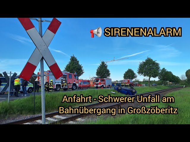 📢 SIRENENALARM - PKW im Gleis gemeldet - Anfahrt zum Schweren Unfall in Großzöberitz + Einsatzstelle