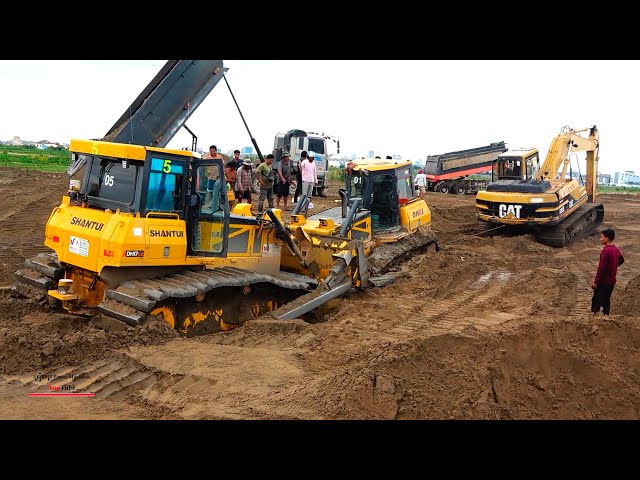 Incredible Safety Worst Bulldozer Recovery Shantui DH17C2 Cat 320D Excavator