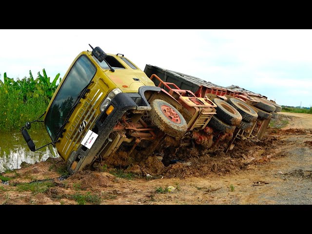 Incredible Overload Trucks Overturn​​ Heavy Help Caterpillar 320 Vs Sany SY215C