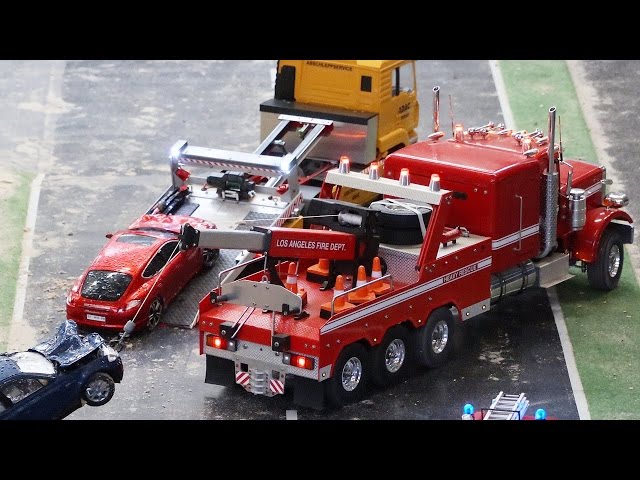 RC Fire Fighter Action Car Crash Crane Rescue - Emslandmodellbau Lingen 2016 (4K Ultra HD)