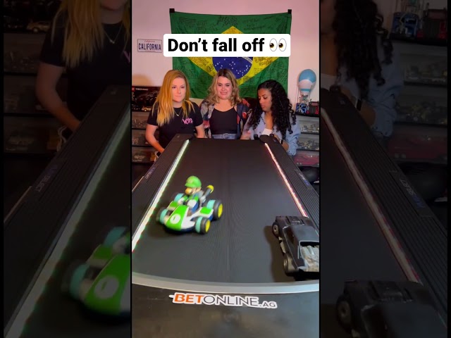 STAY ON THE TREADMILL 😏 car racing challenge