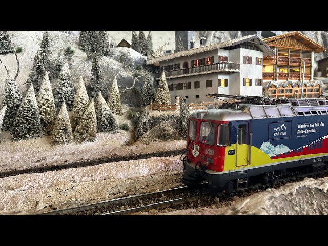Europa Modelleisenbahn in Spur G - Riesige Modellbahn rund um die Alpen mit vielen Zügen