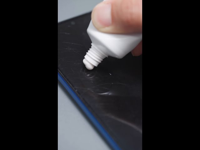 What happens when you apply toothpaste on a cracked phone screen?