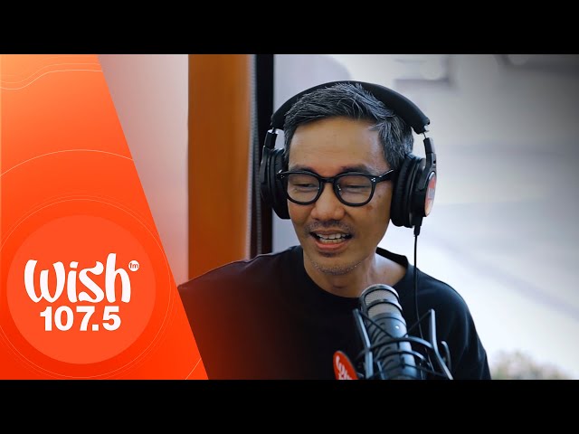 Paolo Santos performs "Mapansin" LIVE on Wish 107.5 Bus