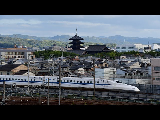 The futuristic train station of Kyoto - Japanese railway operations