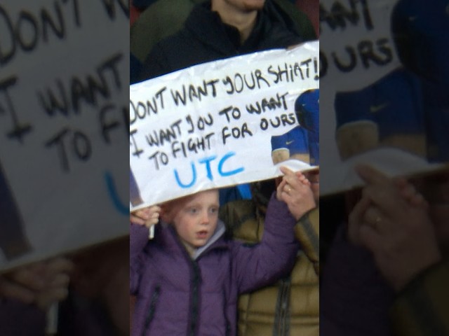 Conor Gallagher reacts to fan’s brutal sign during Arsenal game 😢 #PremierLeague #shorts