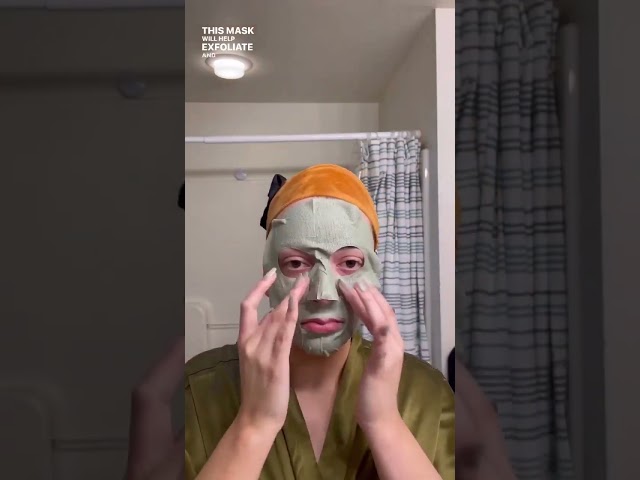 @cassielrodgers shows us how she used the Here's to Clearing Clay mask 💖!