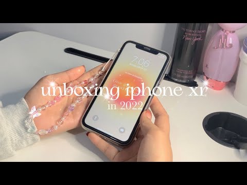 unboxing iphone xr in 2022 + cute accessories and wallpaper!