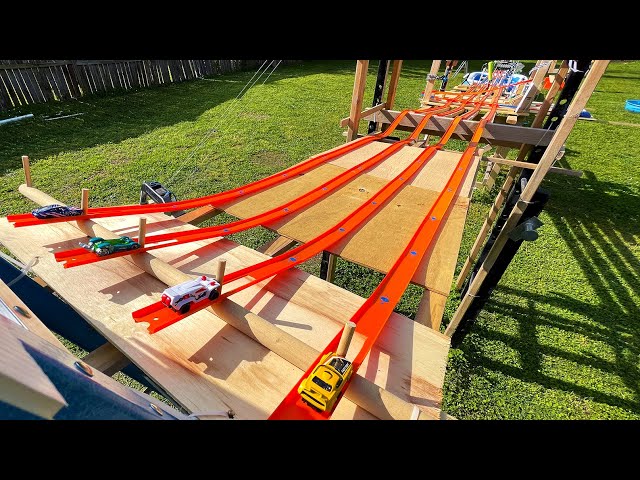 Hot Wheels 4 Lane Drag Racing on Obstacle Course (64 Car Battle Royale)