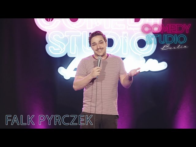 Dorfleben ist krasser als Berlin! Falk Pyrczek | Comedy Studio Berlin