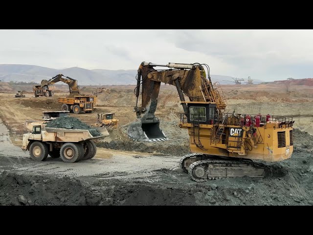 Huge Caterpillar - Liebherr Excavators &  Wheel Loaders In Action - Mega Machines Movies - 4K