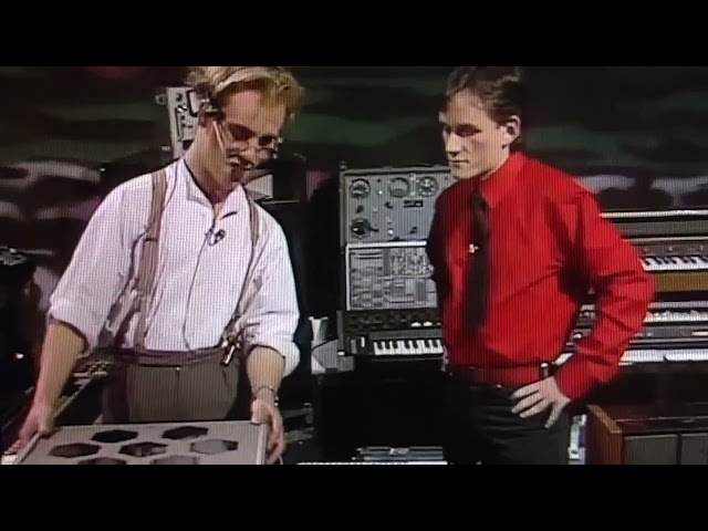 Thomas Dolby Demonstrates synthesizers (1982)