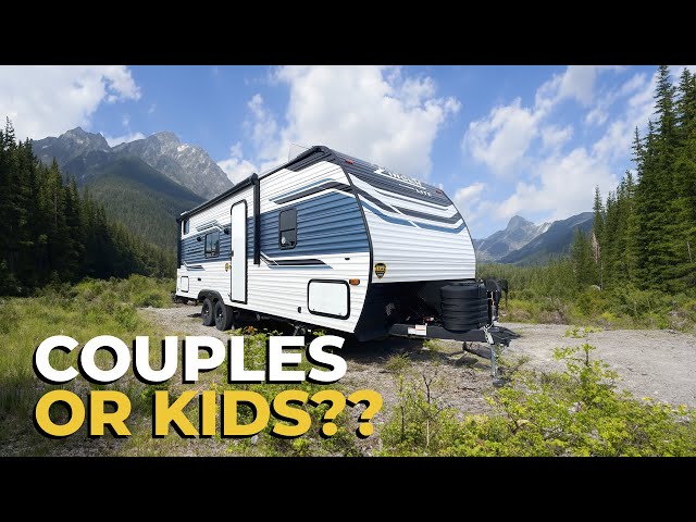 The Perfect Coach for Couples and Kids Sleepovers?? 2024 Crossroads Zinger 211RD | RV Review