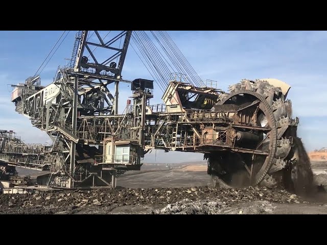 Huge Mining Excavators In Action - Mega Bucket Excavators