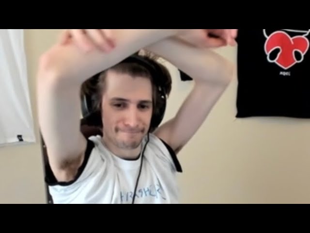 xQc flexing his “muscles” OMEGALUL