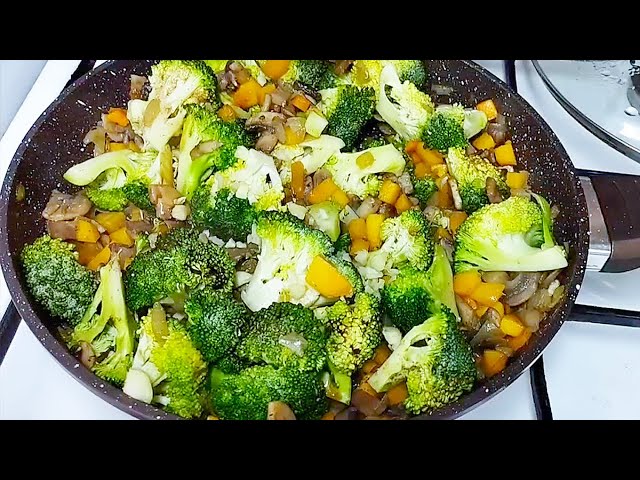 Broccoli has never been so tasty and healthy. Broccoli with mushrooms and baked potatoes
