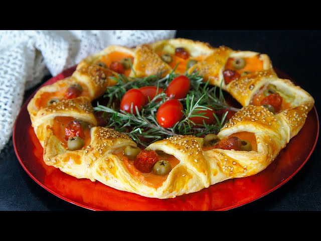 Puff pastry Christmas garland I Easy recipe