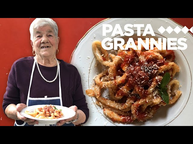 Giannina makes maccheroni pasta with spicy ragù from Calabria! | Pasta Grannies