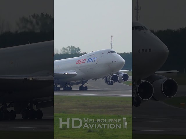 CLASSIC Boeing 747 Landing at Leipzig Airport CLOSE UP