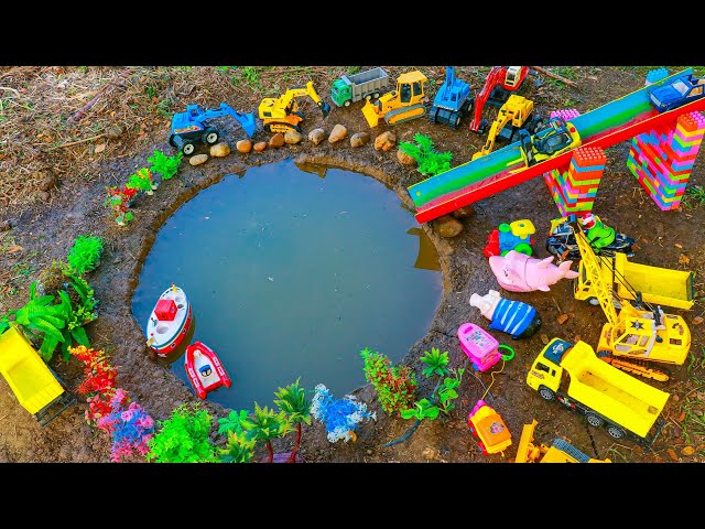 เหล่าพรรคพวกรถก่อสร้างช่วยทำสวนน้ำให้เด็กๆ - Excavator and construction vehicles make water park