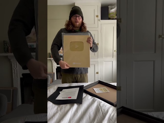 1 MILLION SUBSCRIBERS! THANKS EVERYONE! (UNBOXING OF AWARD)