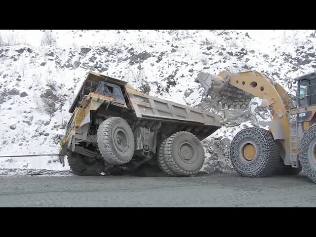 Heavy Equipment Accidents #6 Extreme Dangerous Total Idiots at Work Wise Operators Fails and Wins